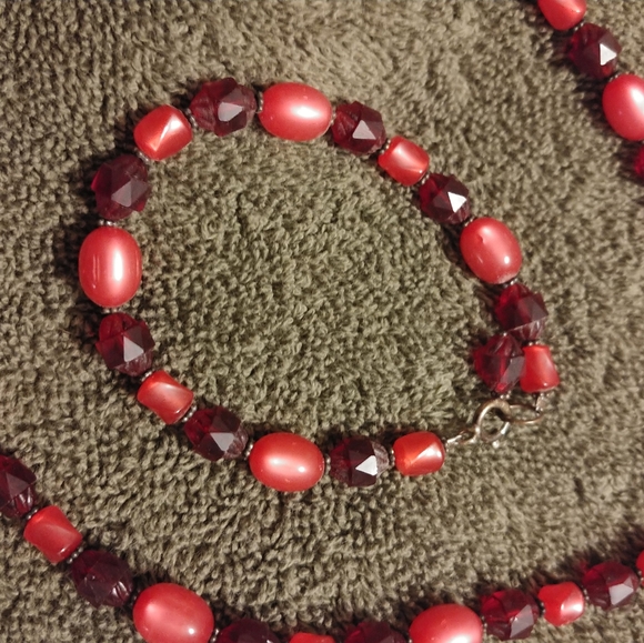 Beaded necklace and bracelet set - Picture 2 of 3